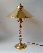Twisted Table lamp with lamp shade holder